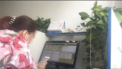 8月25日上午,一名員工打開患者資源庫,準備給患者打電話。