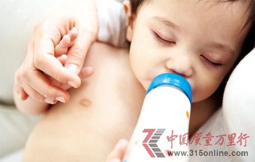 中國(guó)父母為全球最貴“洋奶粉”埋單