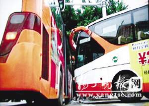 女生下車被2輛公交車夾死所乘車被指違規(guī)停站