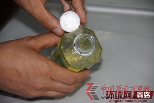 康師傅冰糖雪梨瓶口的蟲子