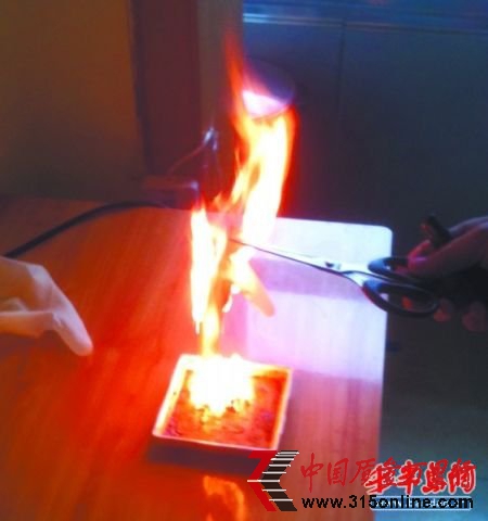 實(shí)驗(yàn)曝5副膠皮手套4副有問題 長(zhǎng)期使用或致癌