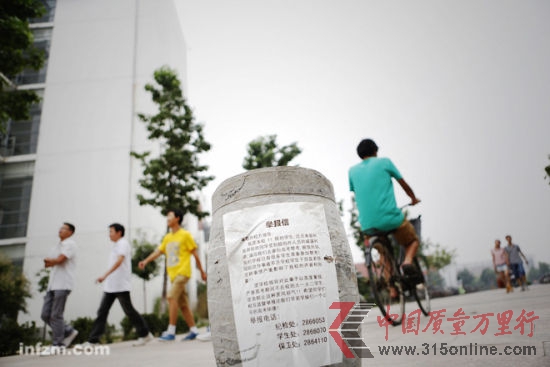 由于替考事件屢發(fā),河南省數(shù)所高校都加強(qiáng)了大學(xué)生在高考期間的管理。諸多措施難以落實(shí)。 (南方周末記者 張濤/圖) 由于替考事件屢發(fā),河南省數(shù)所高校都加強(qiáng)了大學(xué)生在高考期間的管理。諸多措施難以落實(shí)。 (南方周末記者 張濤/圖)
