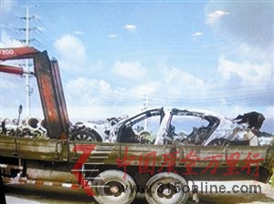 寶馬車被燒成骨架。 寶馬車被燒成骨架。