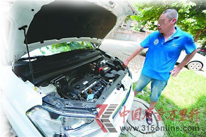 李先生夫婦新買的起亞秀爾車 李先生夫婦新買的起亞秀爾車