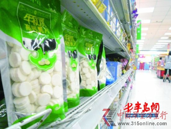 商場牛初乳奶粉都已經(jīng)下架,兒童吃的牛初乳咀嚼片等在銷售。