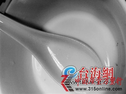 牛奶倒到碗里后發(fā)現(xiàn)了蟲子 牛奶倒到碗里后發(fā)現(xiàn)了蟲子