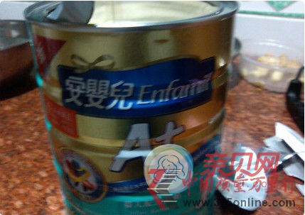 美贊臣安嬰兒奶粉再陷異物門 網(wǎng)友稱太坑爹(親貝網(wǎng)配圖)