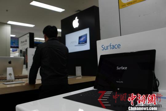 微軟平板電腦叫板蘋果首發(fā)前夕引消費者圍觀