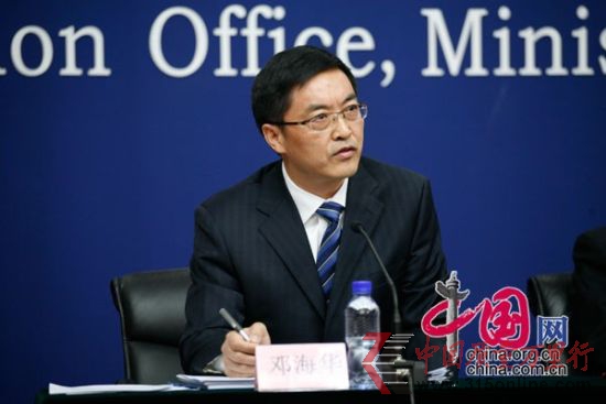 衛生部發言人鄧海華回答記者提問。 中國網 孫世麒 衛生部發言人鄧海華回答記者提問。 中國網 孫世麒