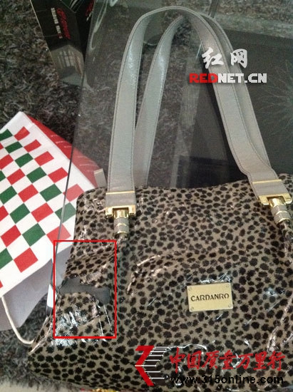 王小姐稱,花費2000元購買的卡丹路手提包出現(xiàn)“起皮”無處維修 王小姐稱,花費2000元購買的卡丹路手提包出現(xiàn)“起皮”無處維修